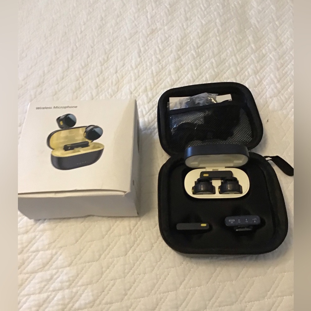 Wireless Lavalier Microphone for iPhone/Android/Laptop/iPad